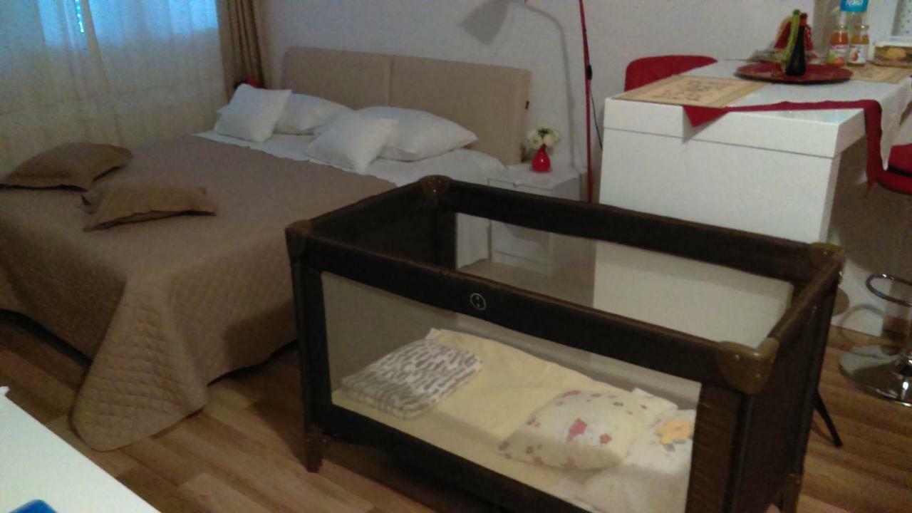Klara Studio Apartman Split Buitenkant foto